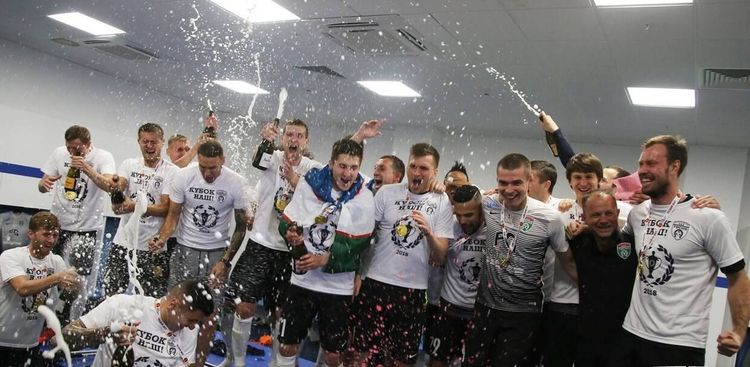 Жигулев украл Кубок, на Парфенова вылили все шампанское. Репортаж из раздевалки «Тосно» (ВИДЕО)