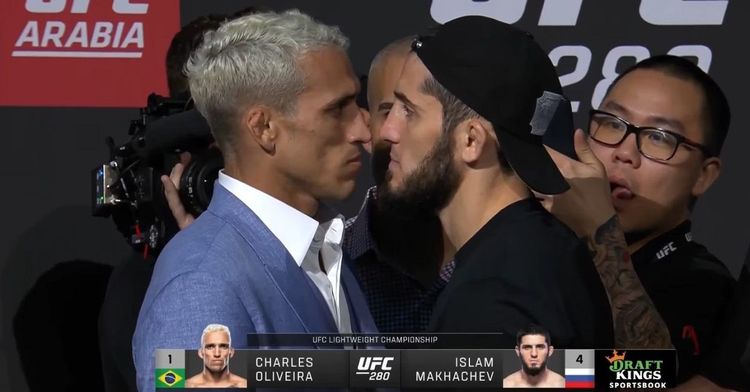 Скандальная драка команды Нурмагомедова на турнире UFC. Пострадали и Махачев, и брат Хабиба
