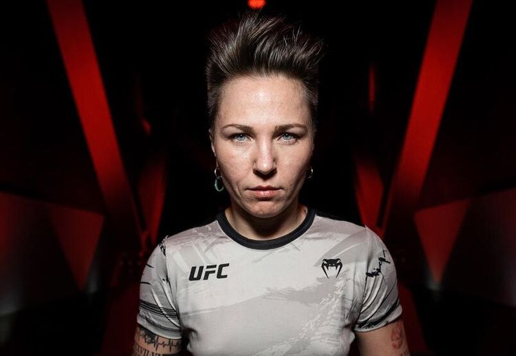Россиянка ворвалась в UFC с победы болевым приемом: «Я знала, что просто буду месить»