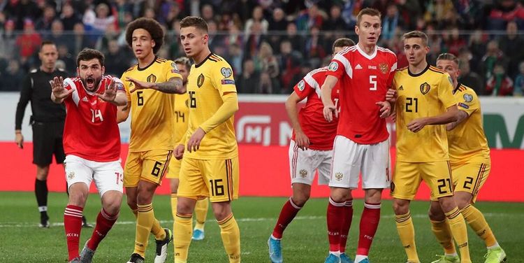 Сборной России на Евро придется играть в три центральных защитника. Но где их взять?
