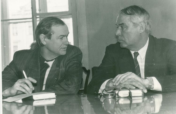 Прошка, пропусти, чемодан денег дам!