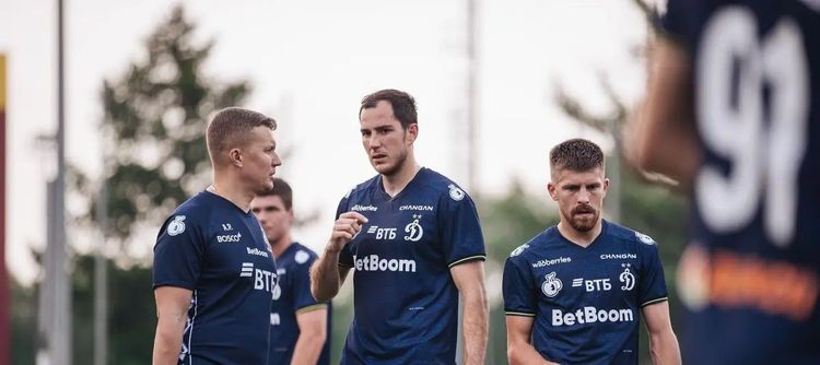 Карпин посчитал риском выход Осипенко в старте на матч с «Акроном»