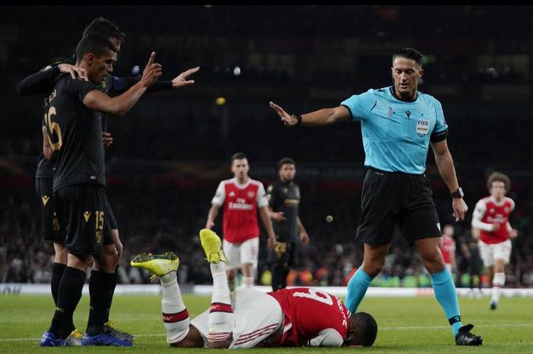 Судьбу «Зенита» в еврокубках решит недруг Слуцкого. Он уже помог России в Лиге чемпионов