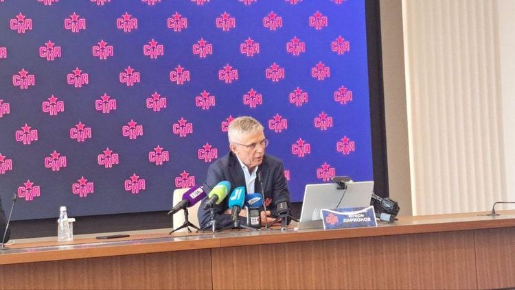 Казалось, что сейчас войдет Ротенберг. Репортаж с первой пресс-конференции Ларионова в СКА