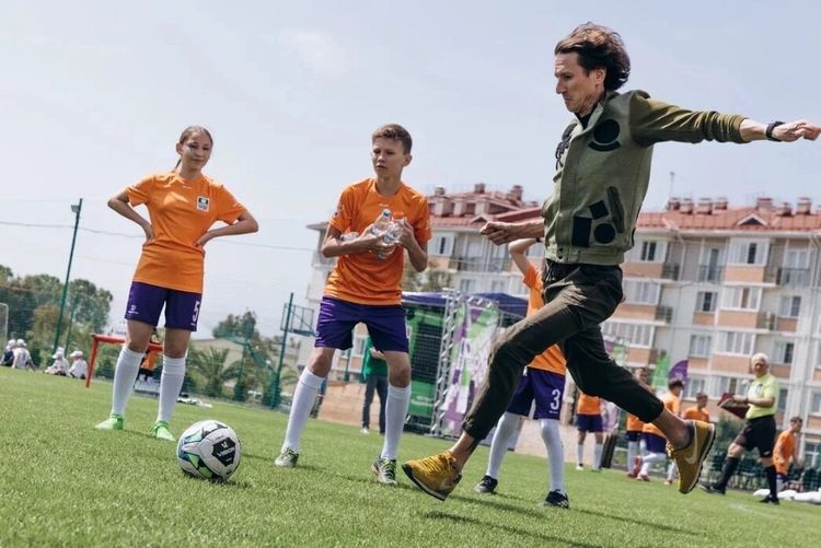  Футбол в год семьи, больше, чем футбол