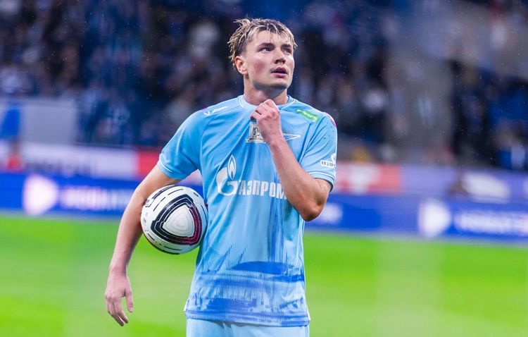 Приход Джона Джона в «Зенит» расстроит Мостового. Джентльмен года может сесть в запас