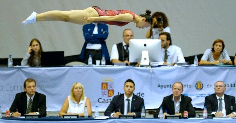 Прыгали в СКК незадолго до обрушения. России снова отдали чемпионат Европы по батуту