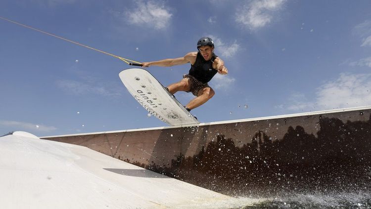 На ТНТ раскрыли имена пяти участников шоу «Титаны»