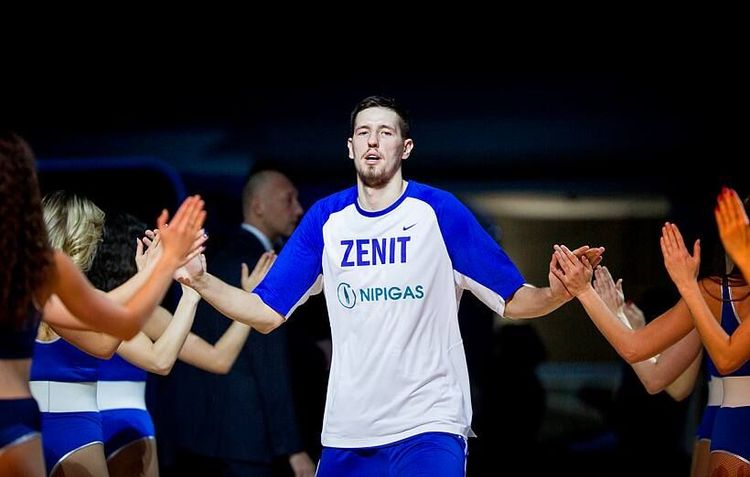 «Зенит» продлил контракт с Валиевым