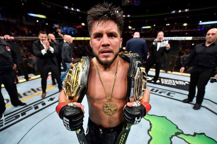 Сехудо возвращается в UFC и планирует отобрать пояса у Волкановски и Стерлинга