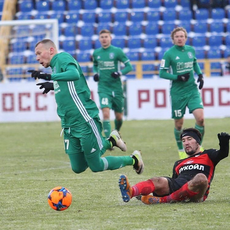 Денег нет, но держаться надо