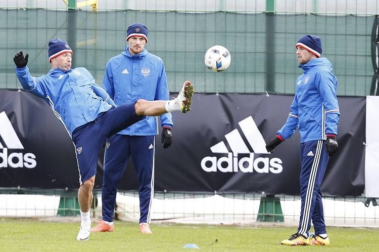 Квадраты, теннисбол и… хоккей