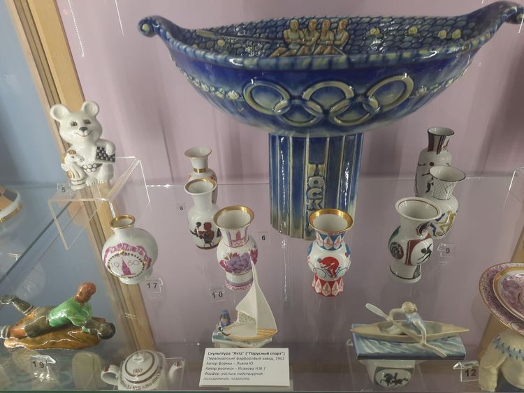 Игры разума. Спортивные кубки и образы из коллекции Музея фарфора и шахмат