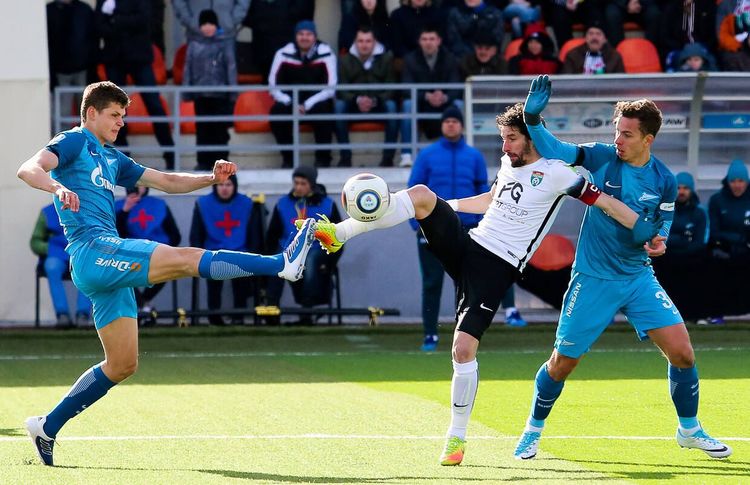 Конкуренты приближаются к «Зениту»