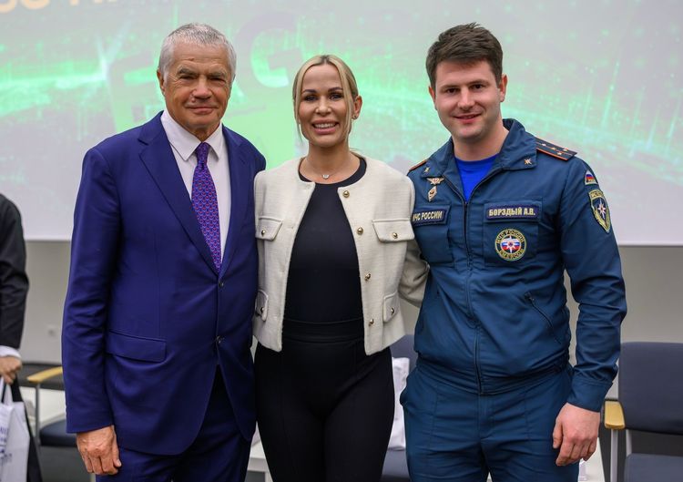 Петербургский пожарный Антон Борздый поделился с молодёжью опытом выступлений в шоу «Титаны» на ТНТ