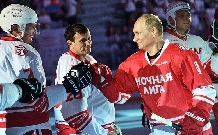 «Путин кому-то позвонил, и нам пообещали 180 миллионов». Как в России строили ледовые дворцы к чемпионатам мира 