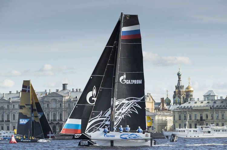 Alinghi увезла победу из Петербурга