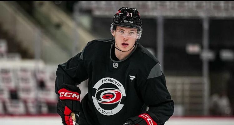 Шайба Никишина принесла победу «Каролине» над «Торонто»
