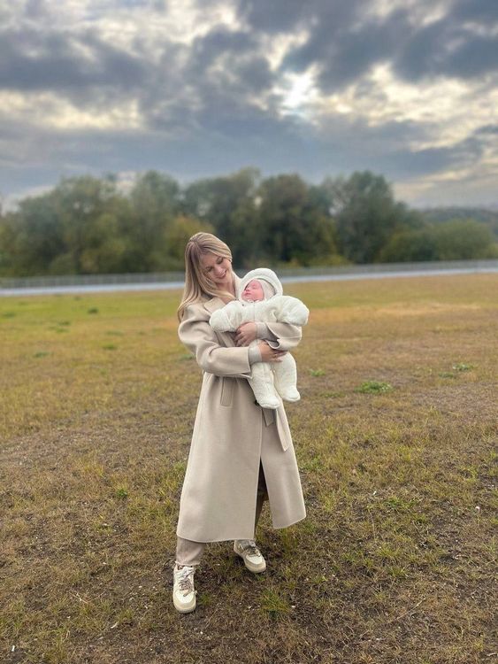 Александра Игнатова с сыном.jpg