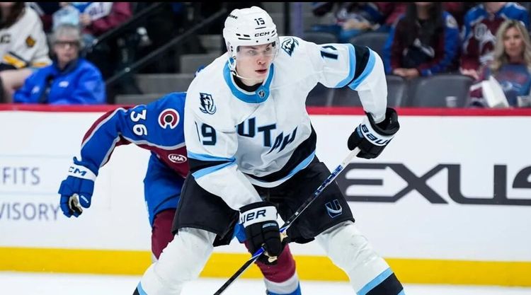 Шайба Бута и передача Сергачева помогли «Юте» одолеть «Оттаву» в НХЛ