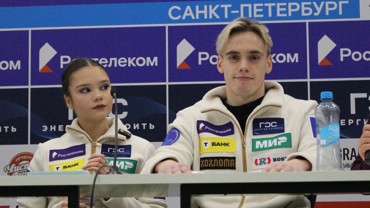 «Надеемся, что российских фигуристов скоро допустят». Интервью бронзовых призеров ЧР Чикмаревой и Янченкова