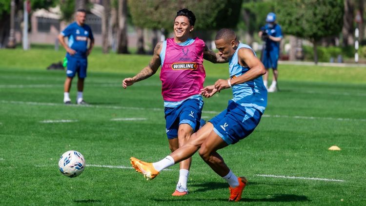 У «Зенита» есть еще одна проблемная позиция кроме нападающего. Как ее решить?