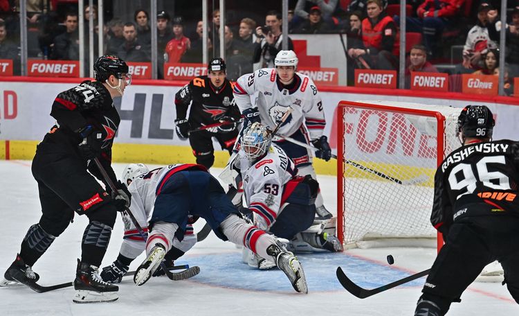 «Нефтехимик» обыграл «Авангард» и сравнял счет в серии плей-офф Кубка Гагарина
