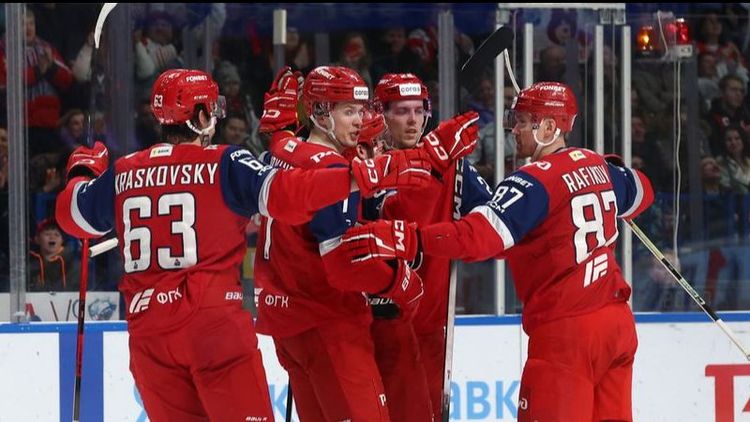 «Локомотив» одолел «Спартак» и продлил свою серию до 6 игр