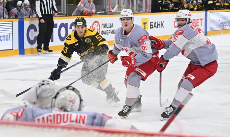 «Спартак» разгромил «Северсталь» в КХЛ и завершил 3-й подряд матч с разницей в 4 гола
