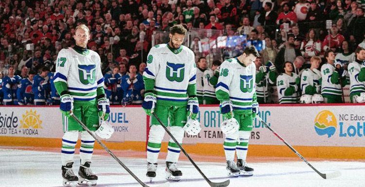 «Каролина» проиграла лидеру Запада, Свечников набрал очко