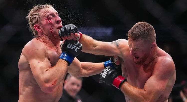 Гейджи победил Пимблетта и завоевал временный титул UFC в лёгком весе