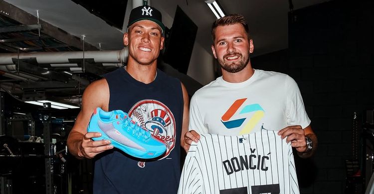 Дончич набрал 26 очков, «Лейкерс» крупно обыграли «Голден Стэйт»