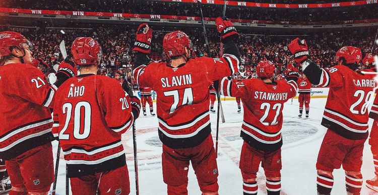 Свечников набрал два очка, Никишин забросил, но «Каролина» уступила «Калгари»