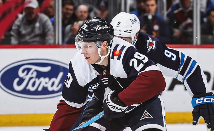 Передача Ничушкина не спасла «Колорадо» от поражения в матче с «Виннипегом»