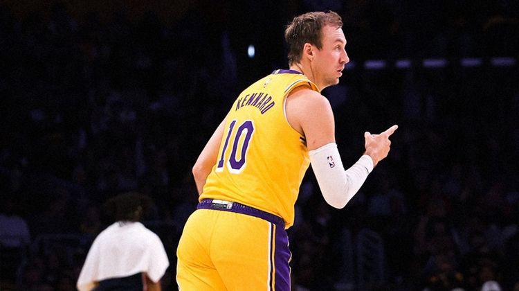 Трипл-дабл Леброна помог «Лейкерс» обыграть «Вашингтон»