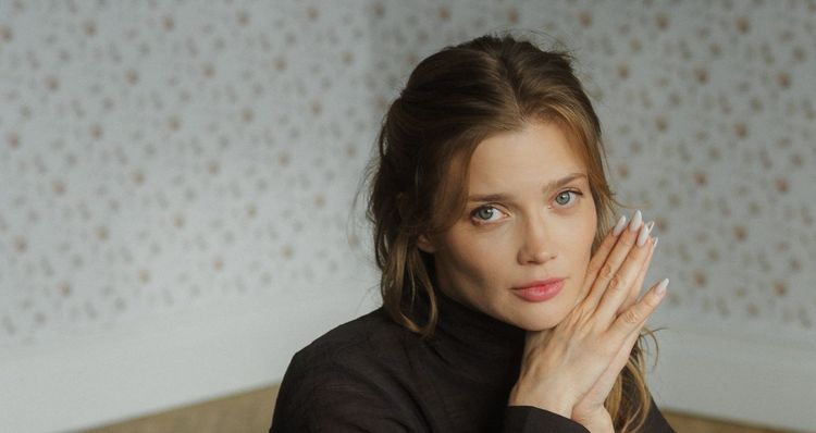 «К пластическим хирургам я пока не обращалась». Актриса Ланина раскрыла секреты своей красоты