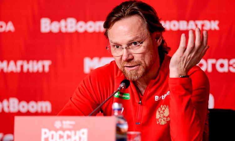 Карпин ответил, смог бы возглавить женскую футбольную команду или нет