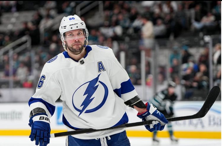 Гол и две передачи Кучерова помогли «Тампе» одолеть «Лос-Анджелес». У Кузьменко шайба и пас
