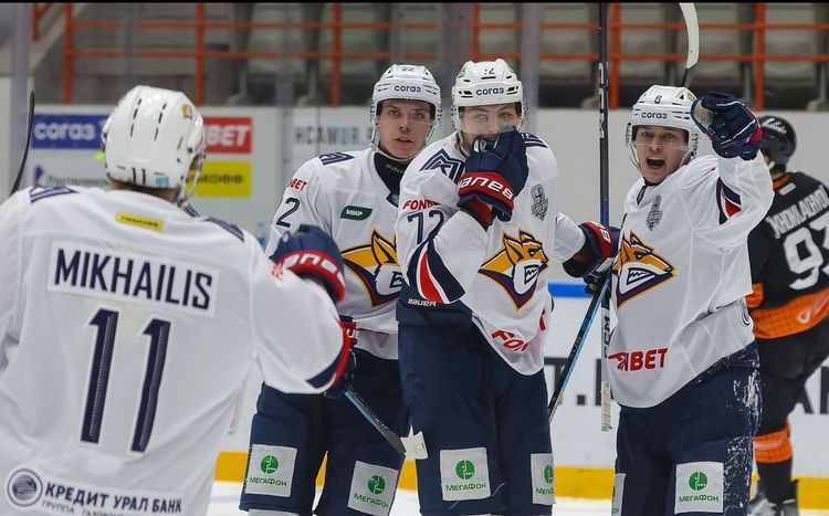 «Металлург» переиграл «Автомобилист» в матче КХЛ
