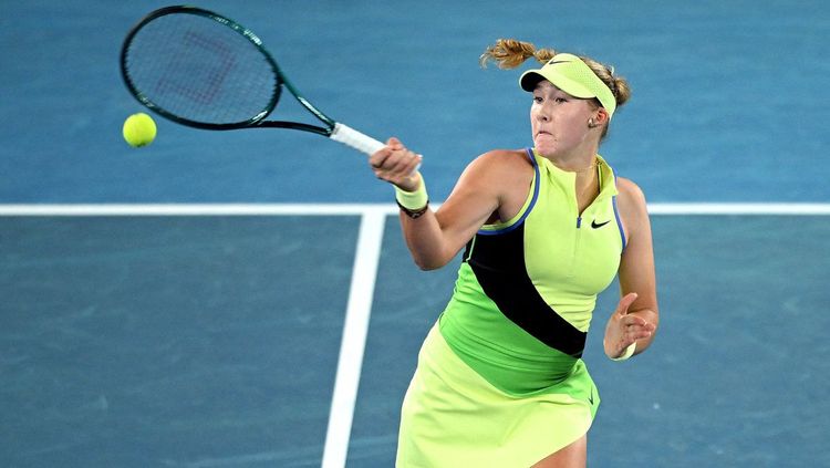 Мирра Андреева в матче против Элины Свитолиной. Фото WTA