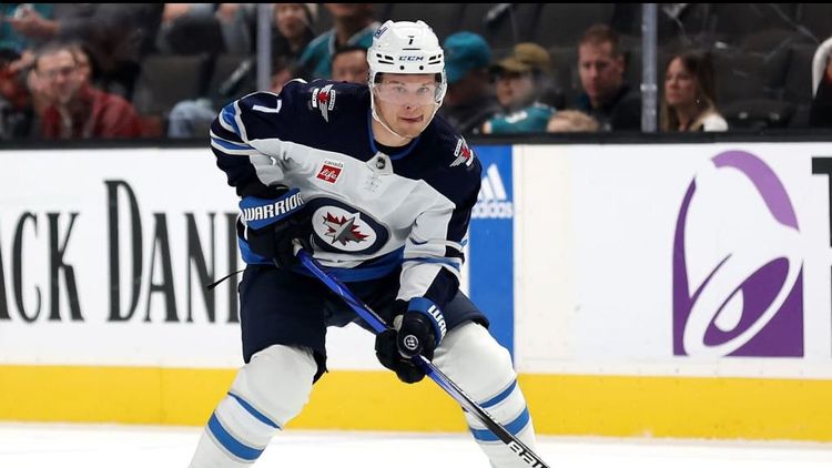 «Виннипег» с Наместниковым уступил «Торонто» в НХЛ
