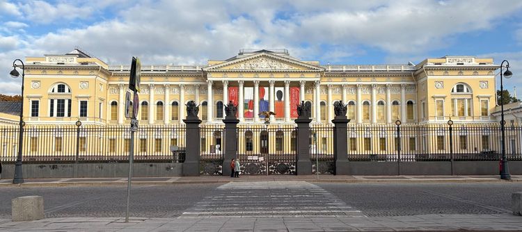Спорт в искусстве. Гид по Петербургу. Спартакиада и физкультурник на фарфоре из собрания Русского музея