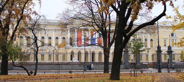 Спорт в искусстве. Гид по Петербургу. Фарфоровый лыжник из Русского музея