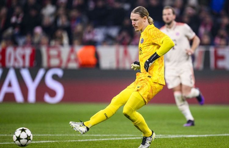 Стали известны новые сроки восстановления Сафонова после травмы руки