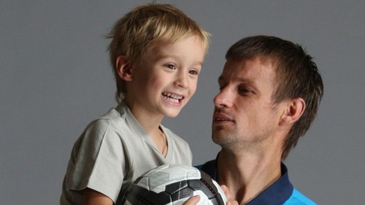 Сын Семака дерется на ринге и пишет стихи. Жизнь Семена в Шотландии