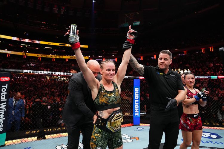 Валентина Шевченко одолела Вэйли Чжан, повторив рекорд UFC всех времён