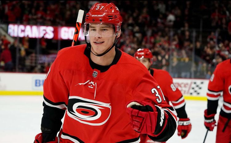 Хет-трик Свечникова помог «Каролине» обыграть «Нью-Джерси» в НХЛ
