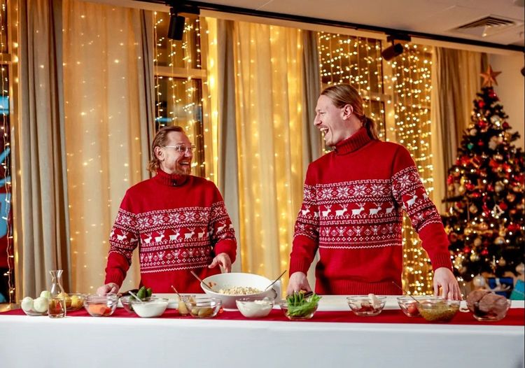 Карпин приготовил оливье, а «Спартак» исчез: как клубы и сборная поздравили болельщиков с Новым годом