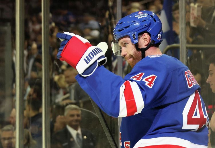 «Рейнджерс» с Гавриковым обыграли «Чикаго» с Михеевым
