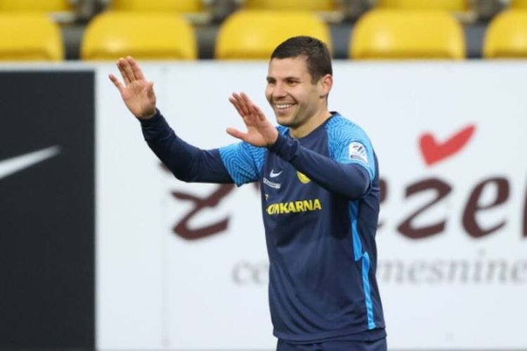 «Российских футболистов за границей не ждут». Как наш легионер зажигает в Европе